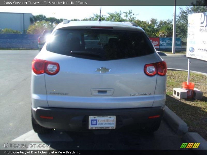 Silver Ice Metallic / Ebony 2009 Chevrolet Traverse LT
