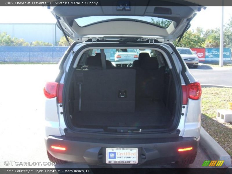 Silver Ice Metallic / Ebony 2009 Chevrolet Traverse LT