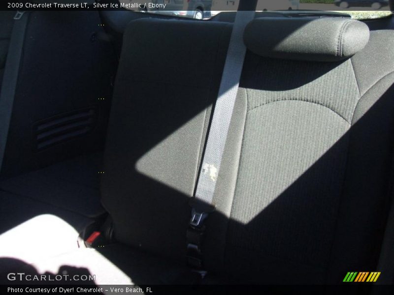 Silver Ice Metallic / Ebony 2009 Chevrolet Traverse LT