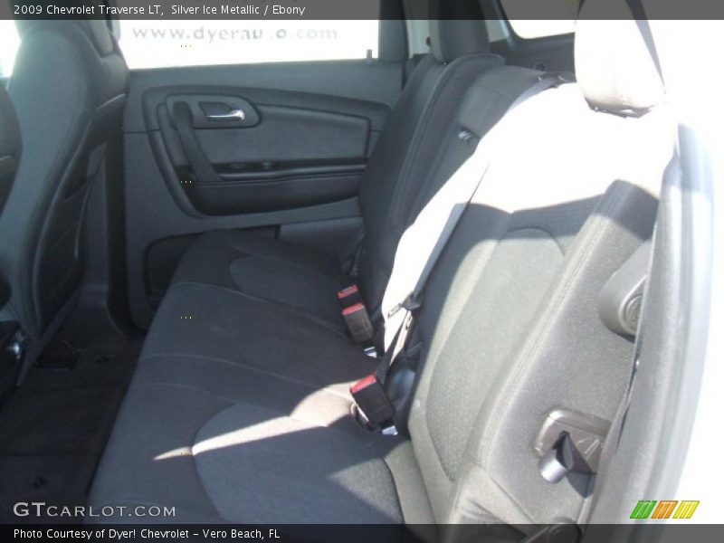 Silver Ice Metallic / Ebony 2009 Chevrolet Traverse LT