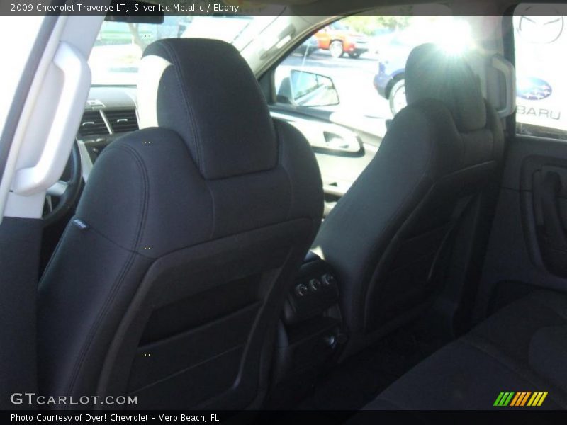 Silver Ice Metallic / Ebony 2009 Chevrolet Traverse LT