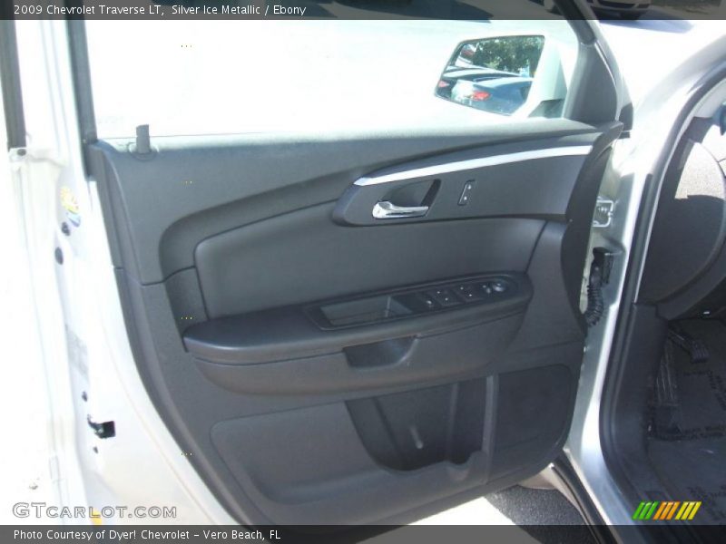 Silver Ice Metallic / Ebony 2009 Chevrolet Traverse LT