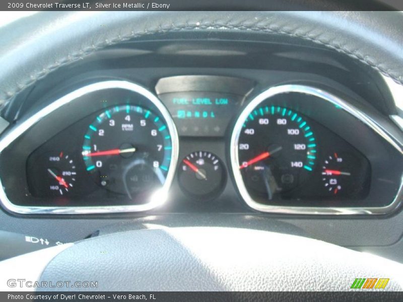 Silver Ice Metallic / Ebony 2009 Chevrolet Traverse LT