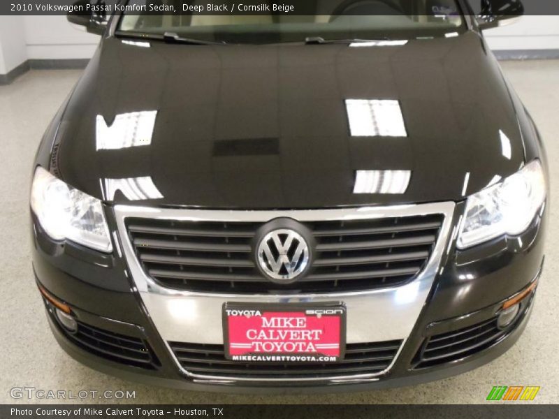 Deep Black / Cornsilk Beige 2010 Volkswagen Passat Komfort Sedan