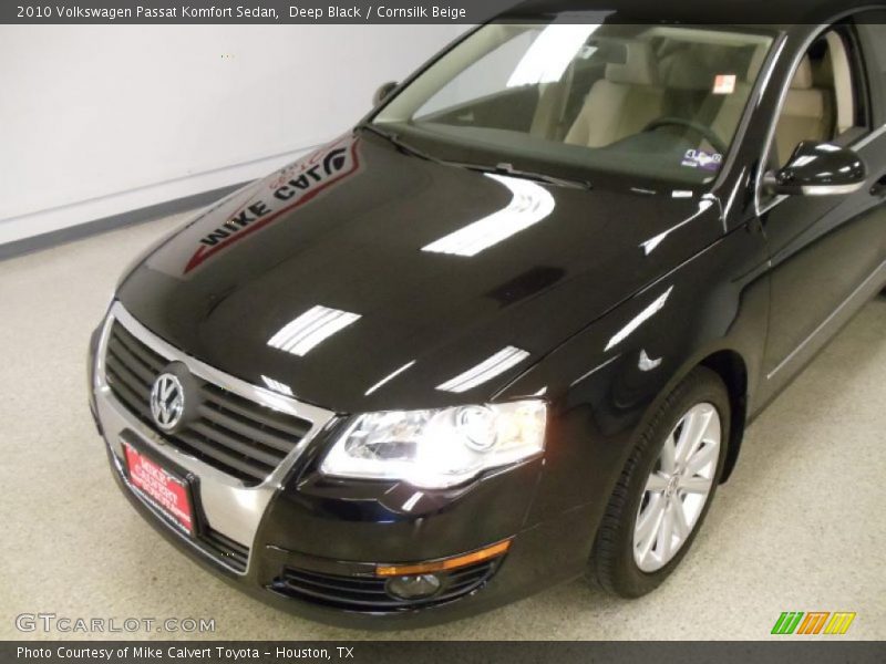 Deep Black / Cornsilk Beige 2010 Volkswagen Passat Komfort Sedan