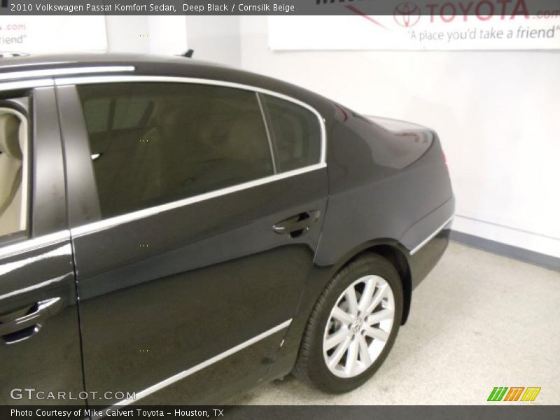 Deep Black / Cornsilk Beige 2010 Volkswagen Passat Komfort Sedan