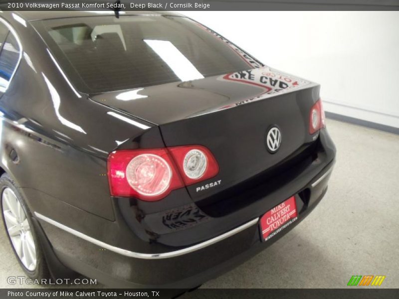 Deep Black / Cornsilk Beige 2010 Volkswagen Passat Komfort Sedan