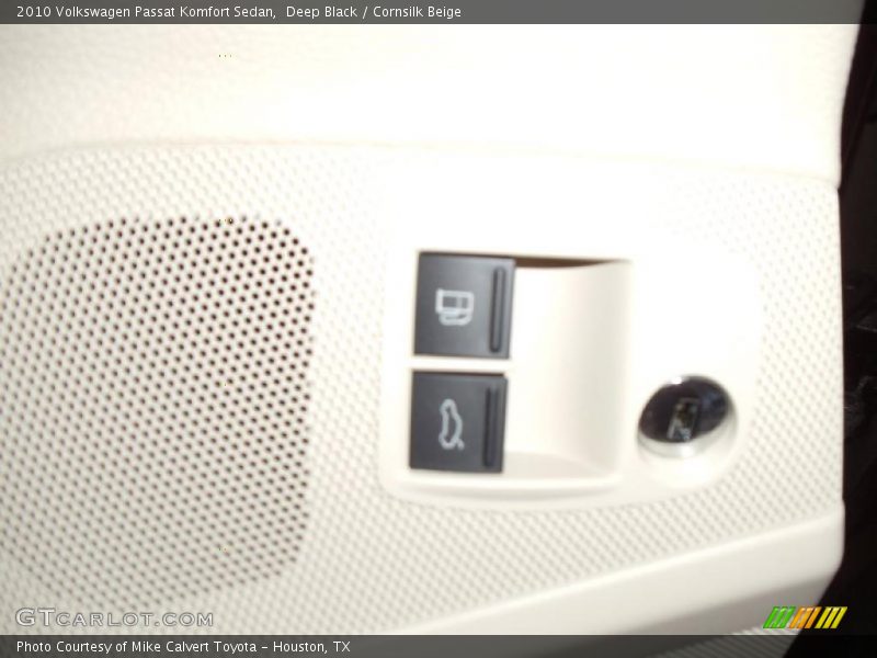 Deep Black / Cornsilk Beige 2010 Volkswagen Passat Komfort Sedan