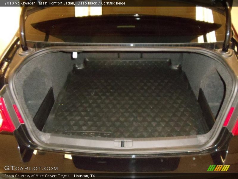 Deep Black / Cornsilk Beige 2010 Volkswagen Passat Komfort Sedan
