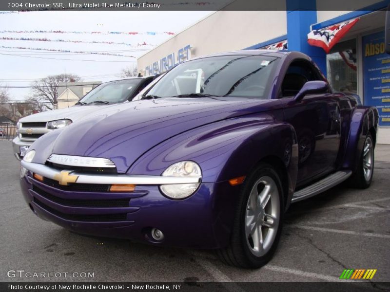 Front 3/4 View of 2004 SSR 