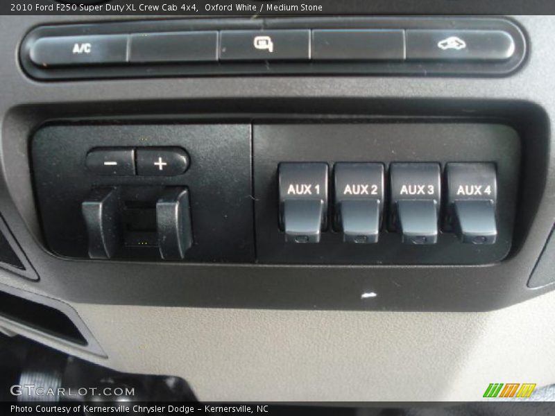 Oxford White / Medium Stone 2010 Ford F250 Super Duty XL Crew Cab 4x4