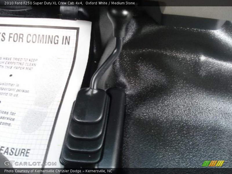Oxford White / Medium Stone 2010 Ford F250 Super Duty XL Crew Cab 4x4