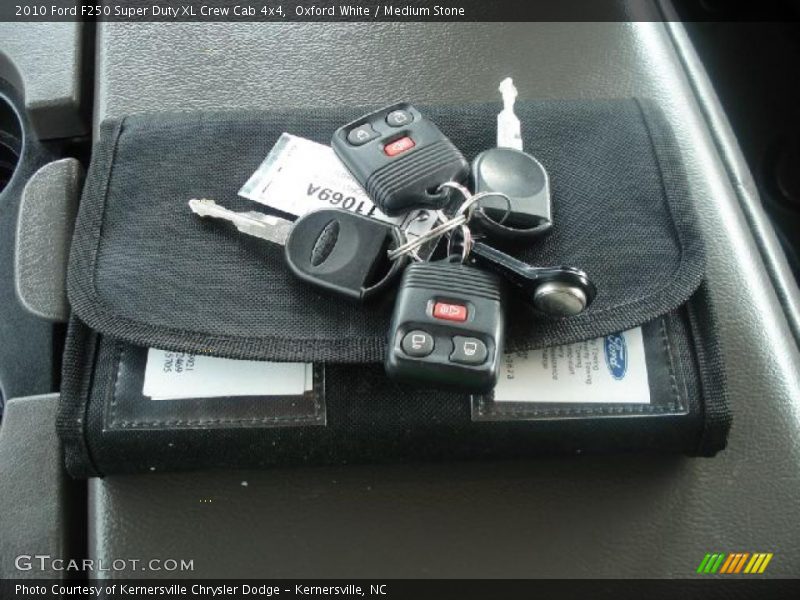 Oxford White / Medium Stone 2010 Ford F250 Super Duty XL Crew Cab 4x4