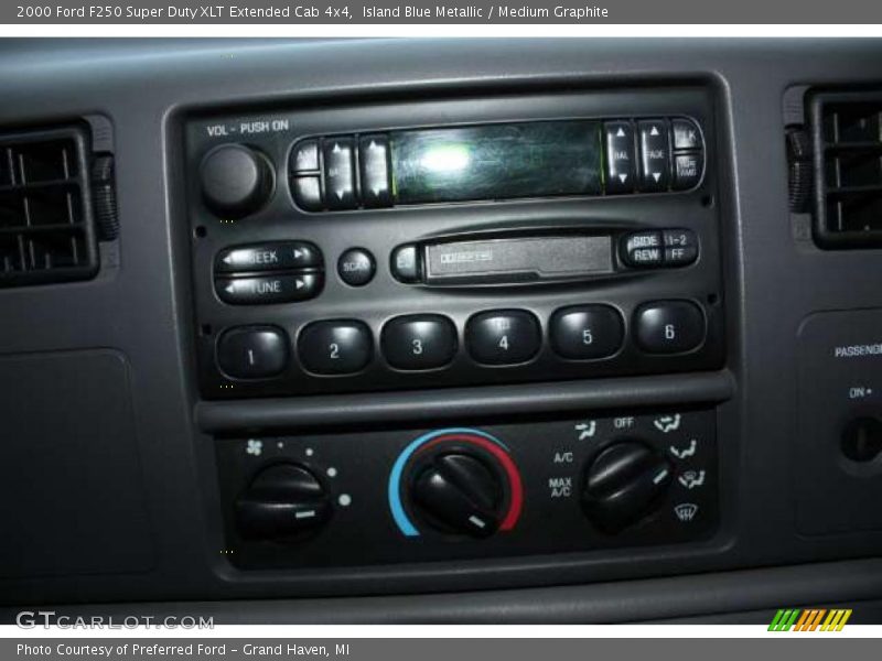 Island Blue Metallic / Medium Graphite 2000 Ford F250 Super Duty XLT Extended Cab 4x4