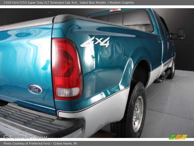 Island Blue Metallic / Medium Graphite 2000 Ford F250 Super Duty XLT Extended Cab 4x4
