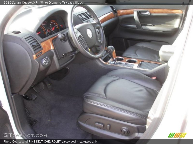 White Diamond Tricoat / Black 2010 Saturn Outlook XR