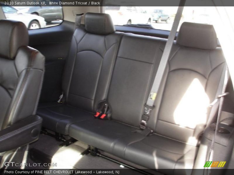 White Diamond Tricoat / Black 2010 Saturn Outlook XR