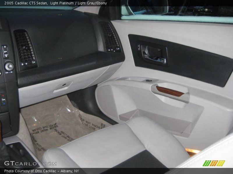 Light Platinum / Light Gray/Ebony 2005 Cadillac CTS Sedan