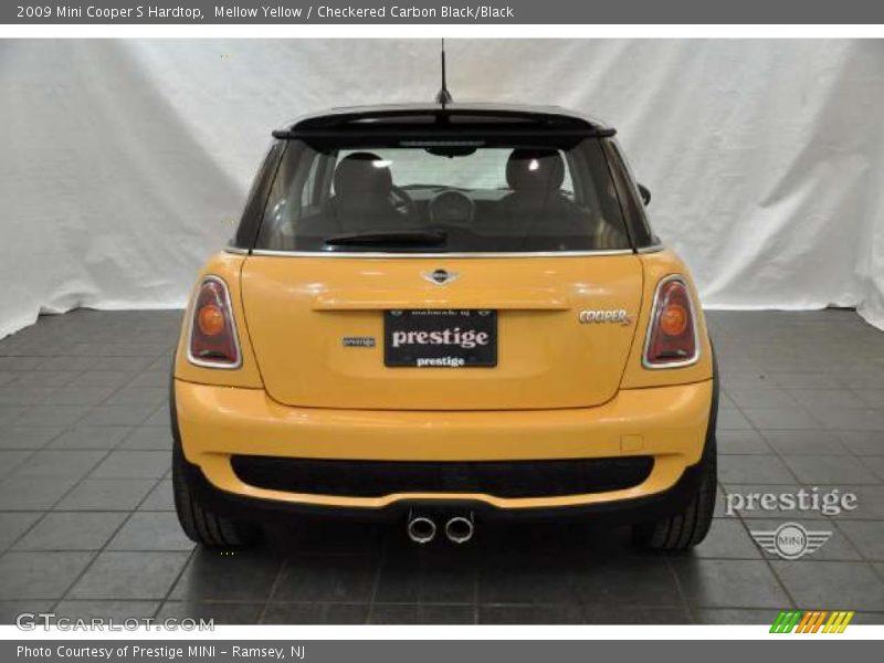 Mellow Yellow / Checkered Carbon Black/Black 2009 Mini Cooper S Hardtop