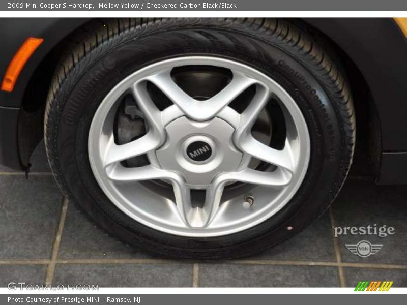Mellow Yellow / Checkered Carbon Black/Black 2009 Mini Cooper S Hardtop