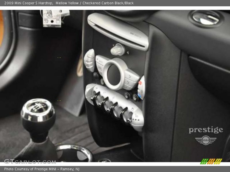 Mellow Yellow / Checkered Carbon Black/Black 2009 Mini Cooper S Hardtop