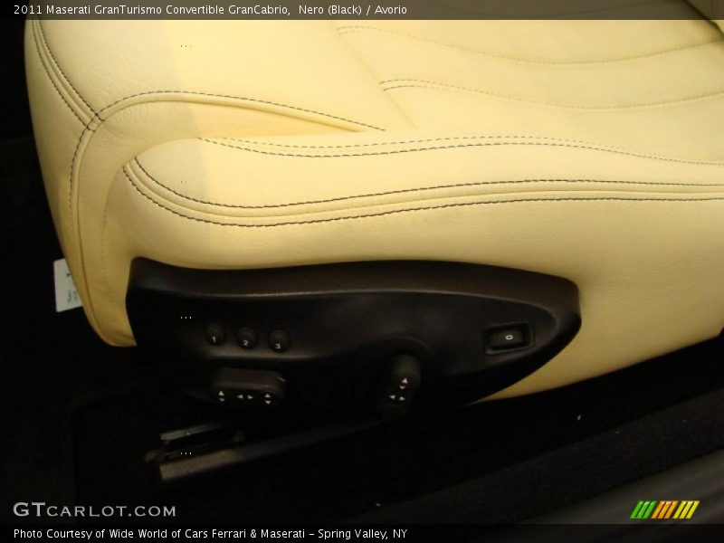 Controls of 2011 GranTurismo Convertible GranCabrio