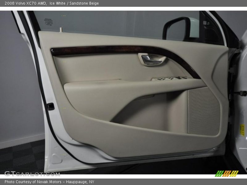 Ice White / Sandstone Beige 2008 Volvo XC70 AWD