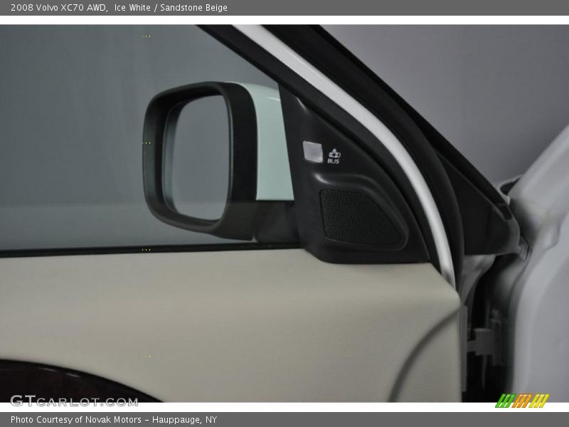 Ice White / Sandstone Beige 2008 Volvo XC70 AWD