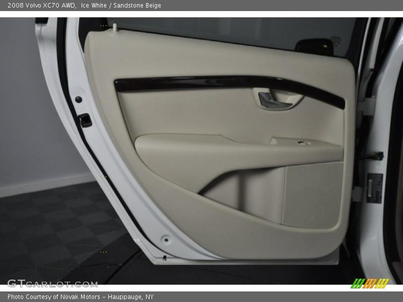 Ice White / Sandstone Beige 2008 Volvo XC70 AWD