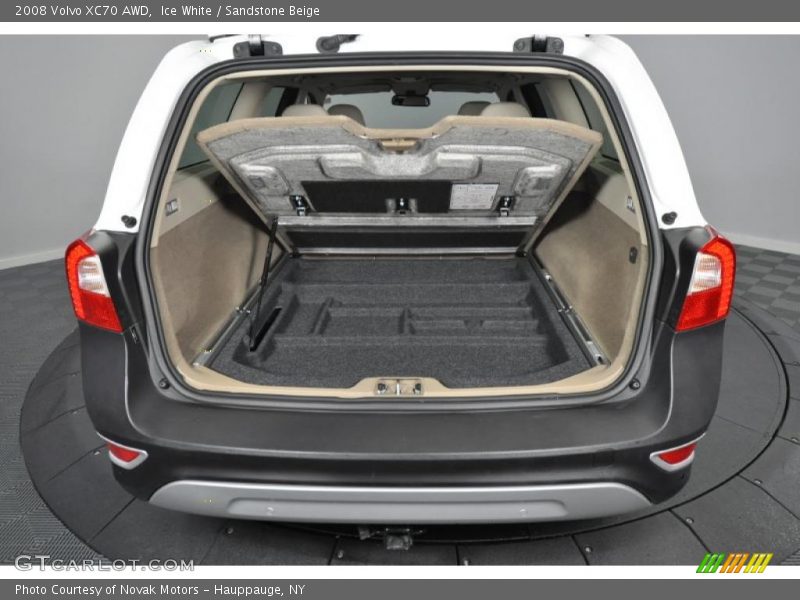 Ice White / Sandstone Beige 2008 Volvo XC70 AWD