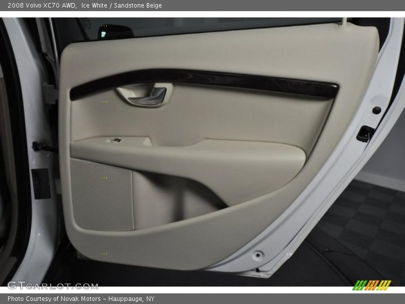 Ice White / Sandstone Beige 2008 Volvo XC70 AWD