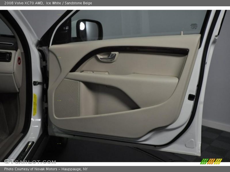 Ice White / Sandstone Beige 2008 Volvo XC70 AWD