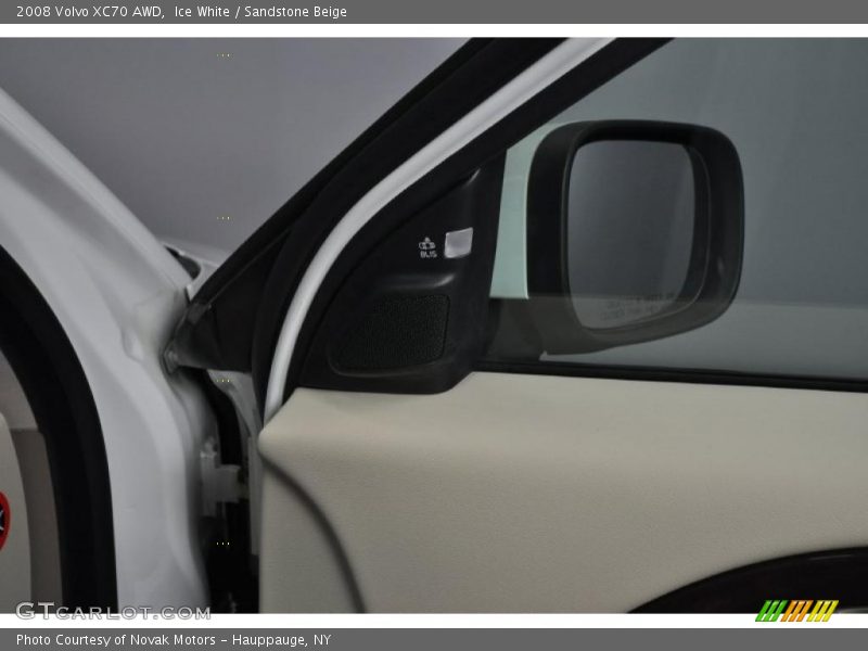 Ice White / Sandstone Beige 2008 Volvo XC70 AWD