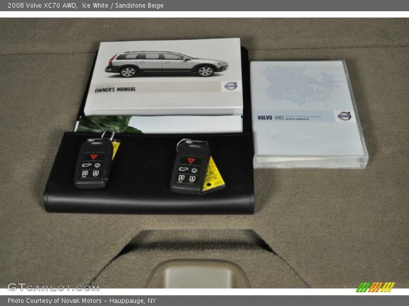 Ice White / Sandstone Beige 2008 Volvo XC70 AWD