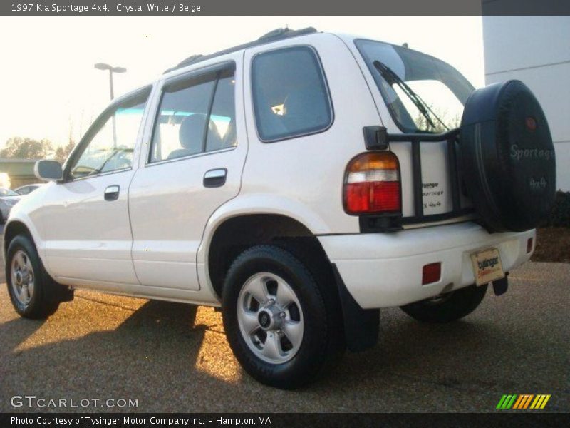 Crystal White / Beige 1997 Kia Sportage 4x4
