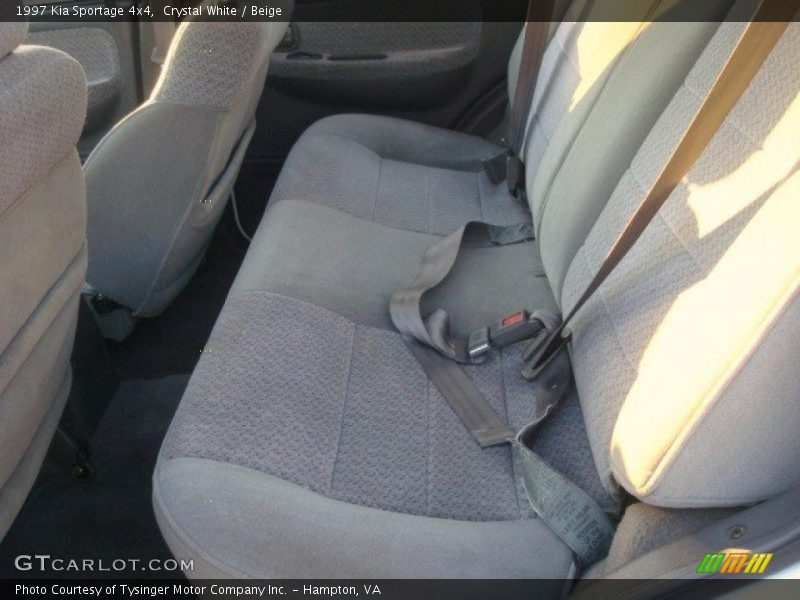 Crystal White / Beige 1997 Kia Sportage 4x4