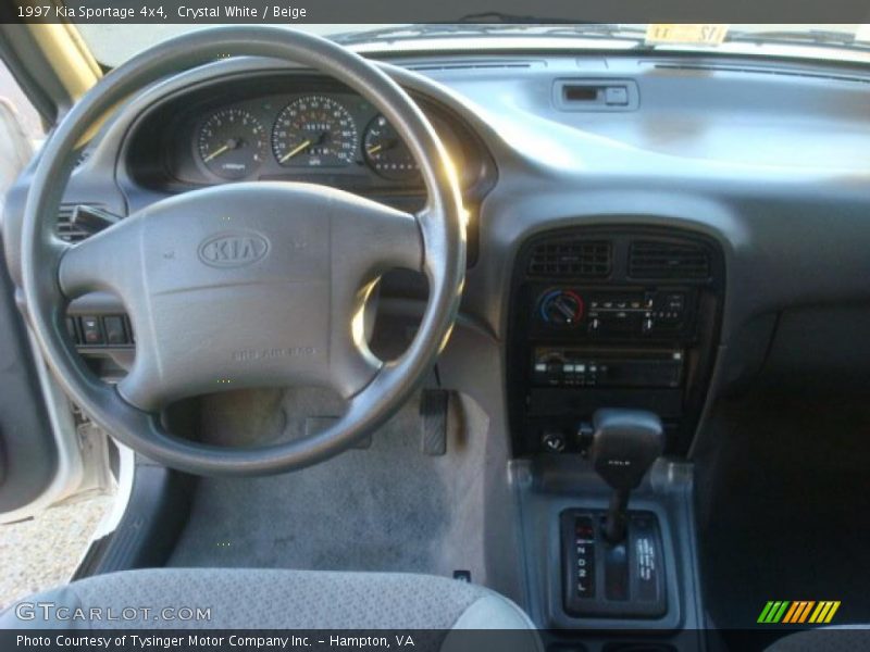 Crystal White / Beige 1997 Kia Sportage 4x4