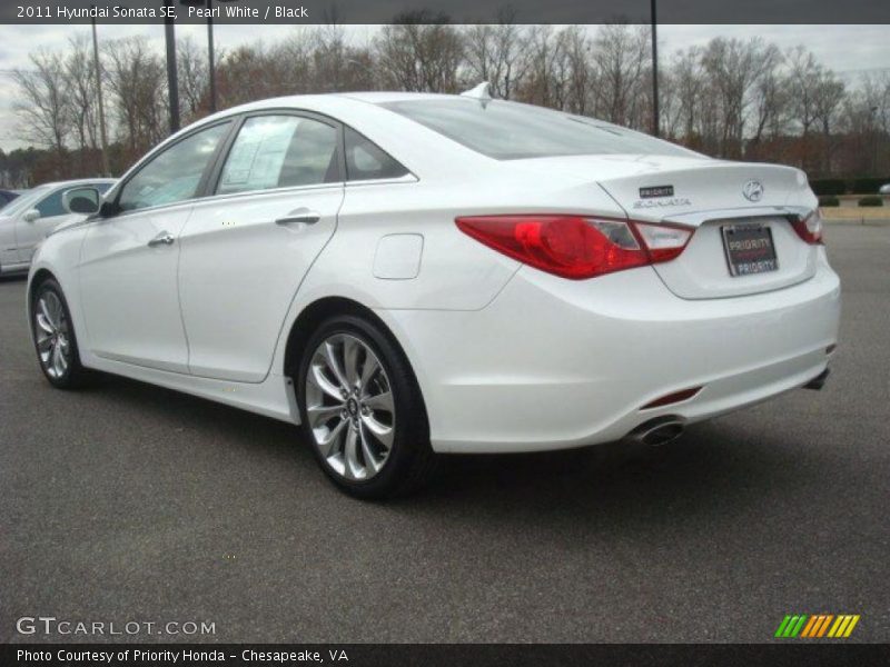 Pearl White / Black 2011 Hyundai Sonata SE