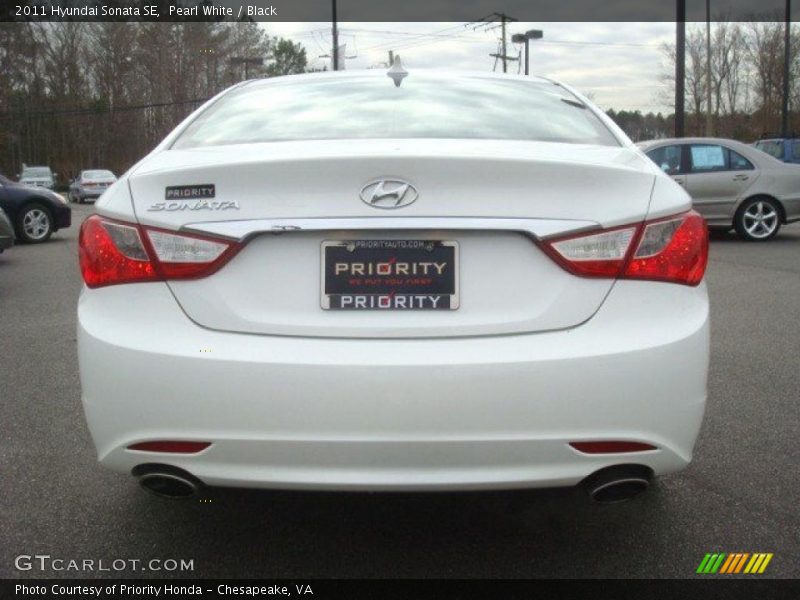 Pearl White / Black 2011 Hyundai Sonata SE