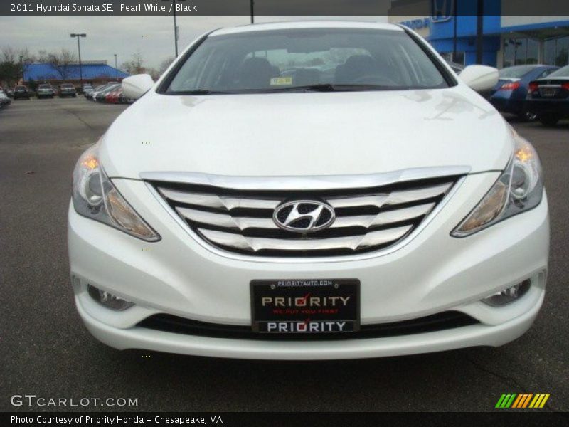 Pearl White / Black 2011 Hyundai Sonata SE