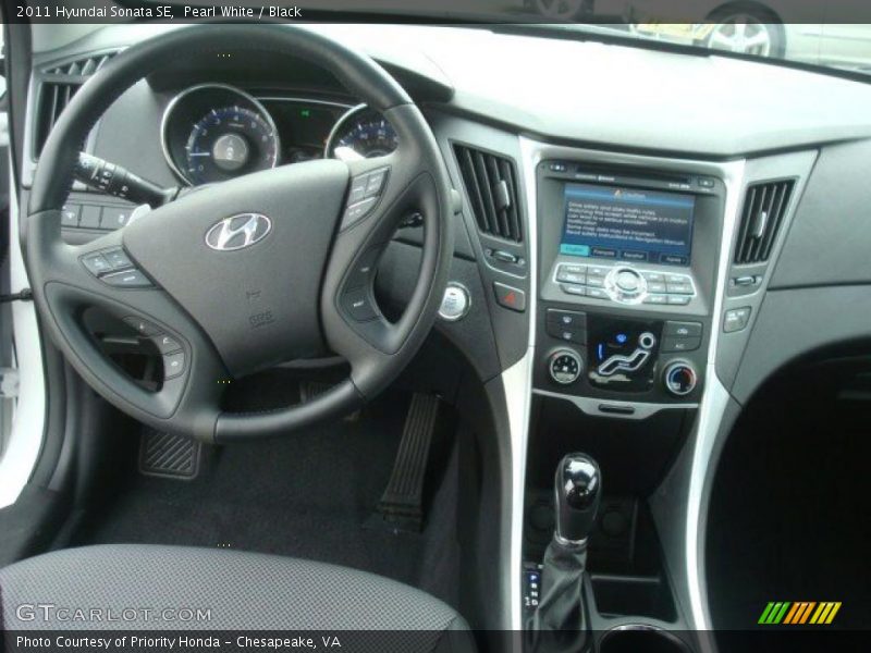 Pearl White / Black 2011 Hyundai Sonata SE