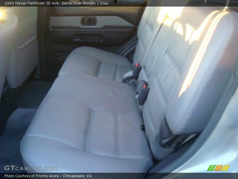 Sierra Silver Metallic / Gray 1999 Nissan Pathfinder SE 4x4