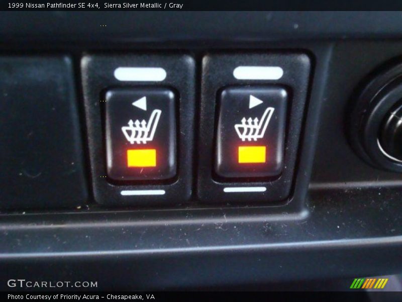 Sierra Silver Metallic / Gray 1999 Nissan Pathfinder SE 4x4