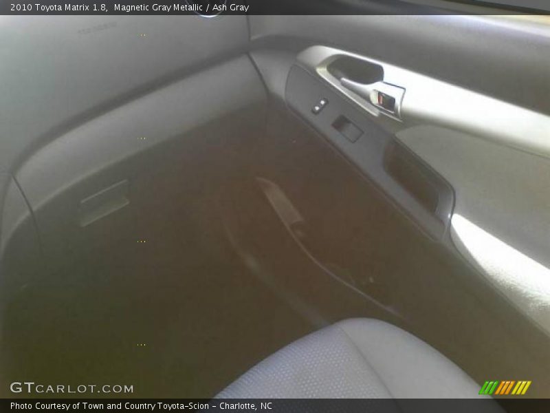 Magnetic Gray Metallic / Ash Gray 2010 Toyota Matrix 1.8