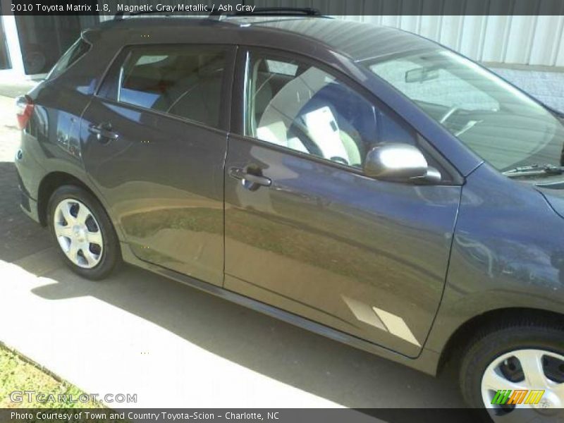 Magnetic Gray Metallic / Ash Gray 2010 Toyota Matrix 1.8