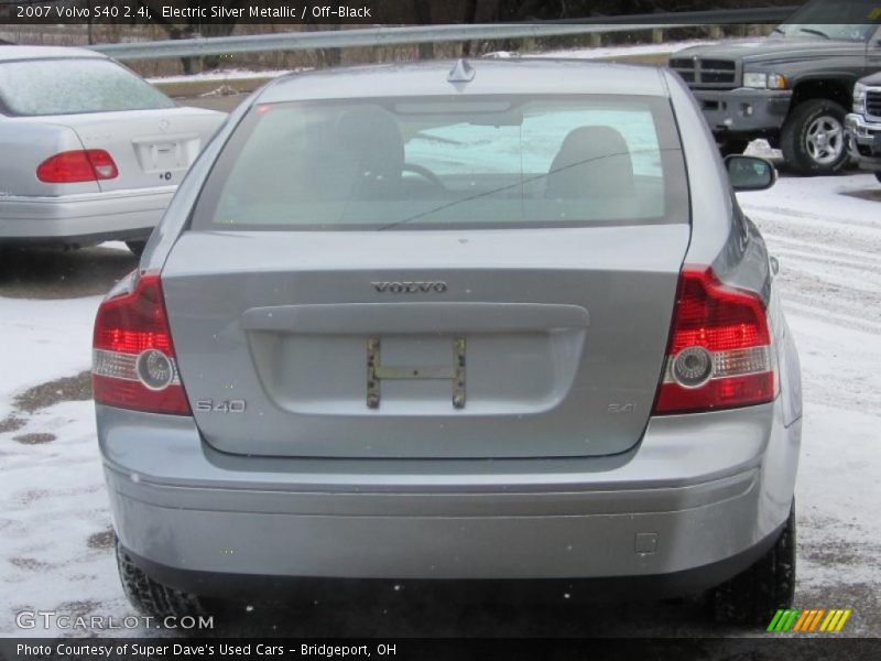 Electric Silver Metallic / Off-Black 2007 Volvo S40 2.4i