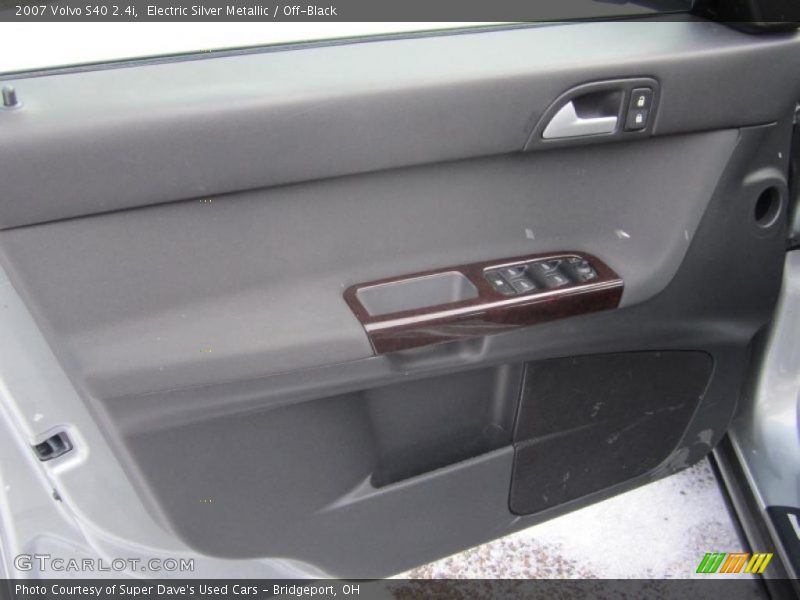 Electric Silver Metallic / Off-Black 2007 Volvo S40 2.4i