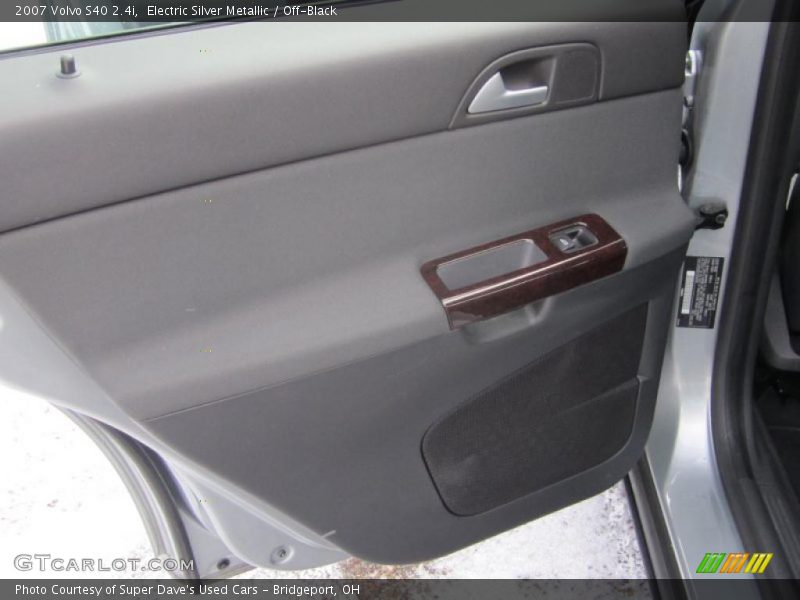 Electric Silver Metallic / Off-Black 2007 Volvo S40 2.4i