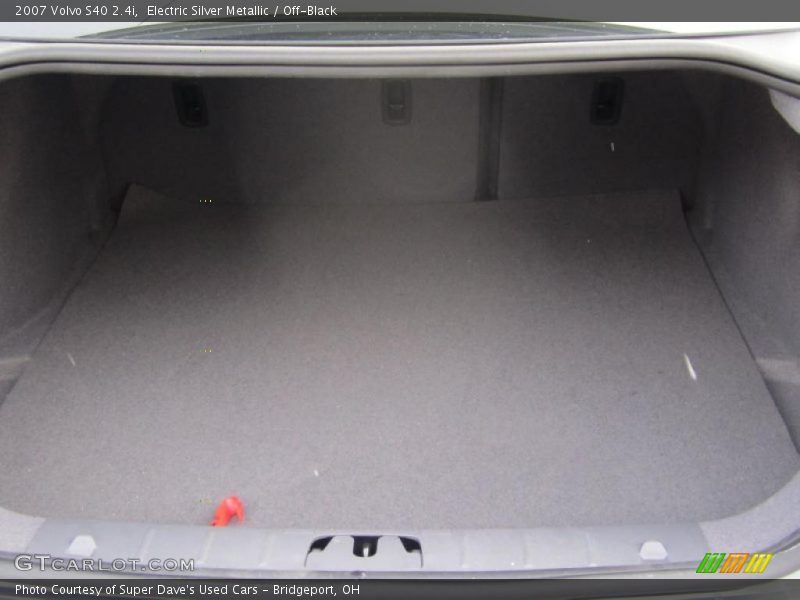 Electric Silver Metallic / Off-Black 2007 Volvo S40 2.4i