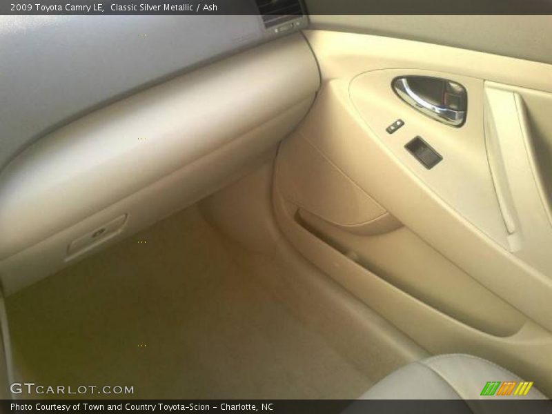 Classic Silver Metallic / Ash 2009 Toyota Camry LE